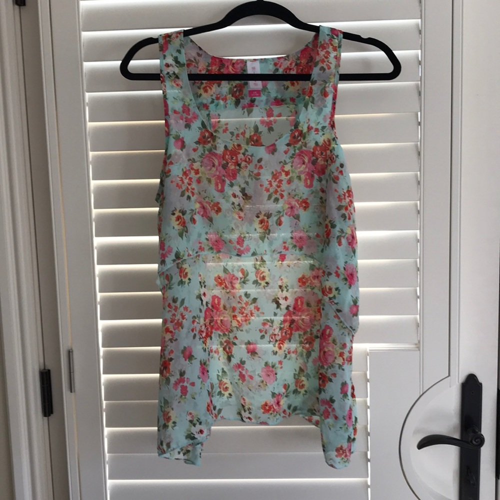 Light summer sleeveless top